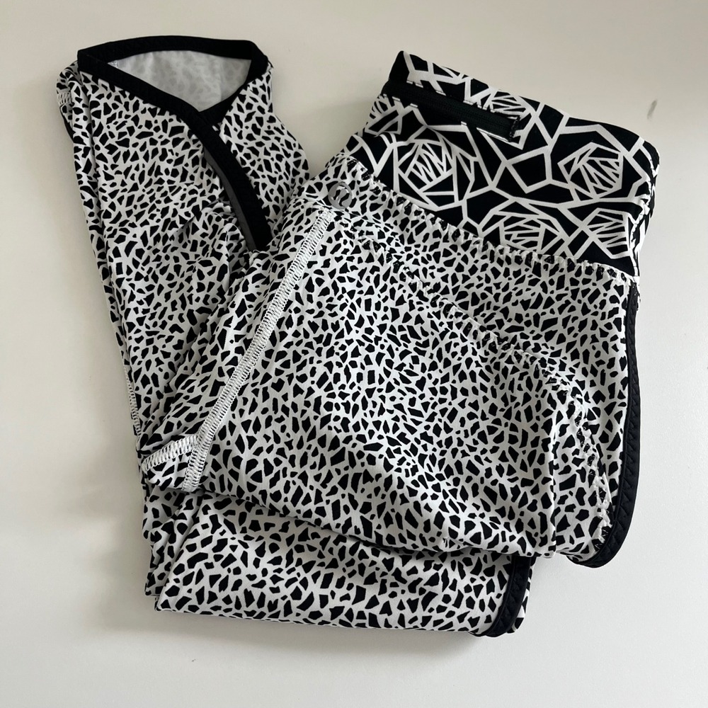 Lululemon Real Quick‎ Tight Luxtreme Leggings Miss Mosaic Posey Black White 2